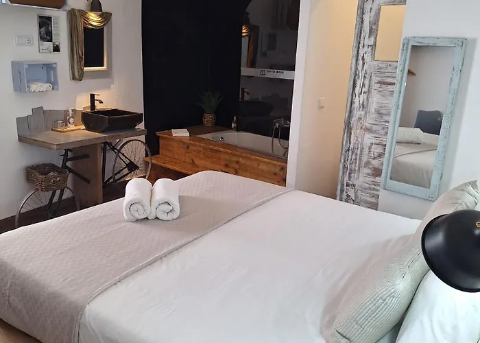 Lovin Book Pensión 3*