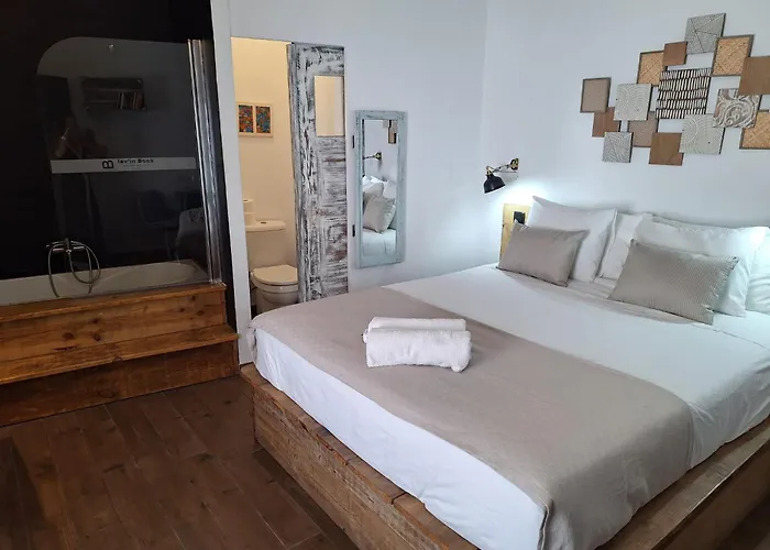 Lovin Book Pensión 3*