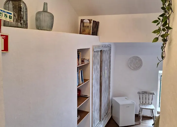 Lovin Book Pensión 3*