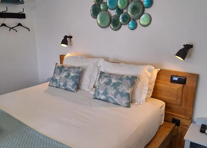 Lovin Book Pensión 3*